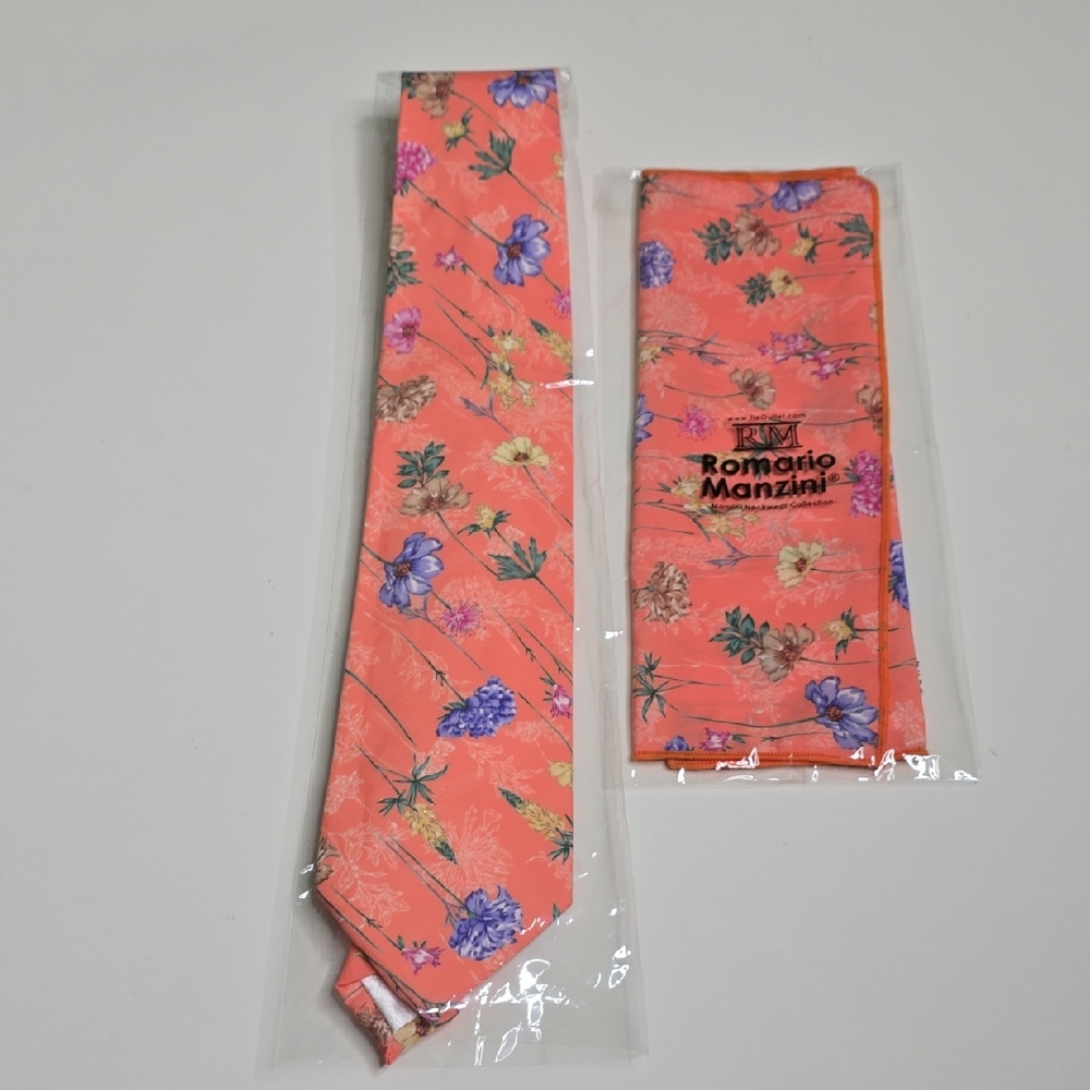 Romario Manzini Floral Tie and Pocket Square Set